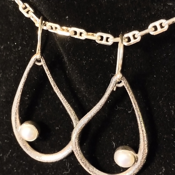 Silpada teardrop pearl earrings *retired* - Picture 3 of 3